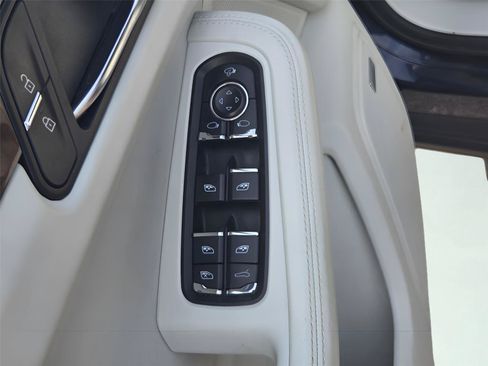 Used 2019 Porsche Macan S w/ Premium Package AWD/4WD image 25