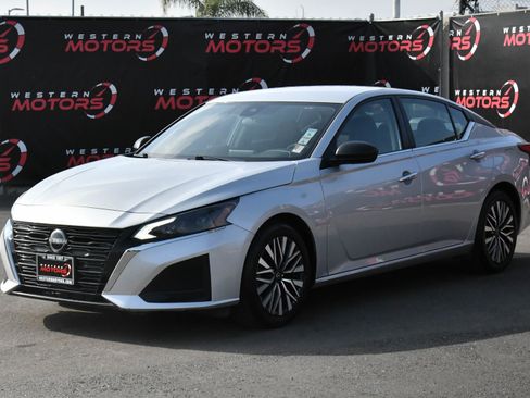 Used 2024 Nissan Altima 2.5 SV FWD image 3