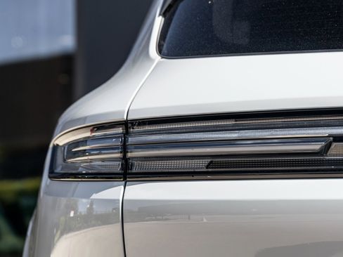 Certified 2025 Porsche Cayenne image 14