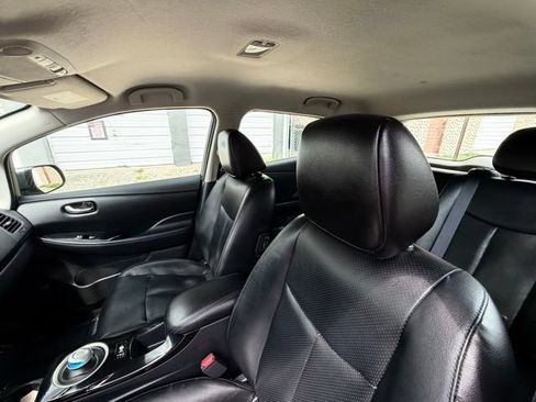 Used 2017 Nissan Leaf SL w/ Premium Package FWD image 14