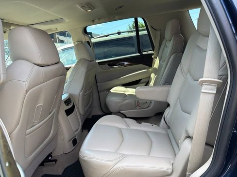 Used 2020 Cadillac Escalade Luxury AWD/4WD image 5