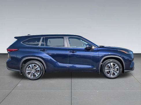 Used 2023 Toyota Highlander XLE AWD/4WD image 6