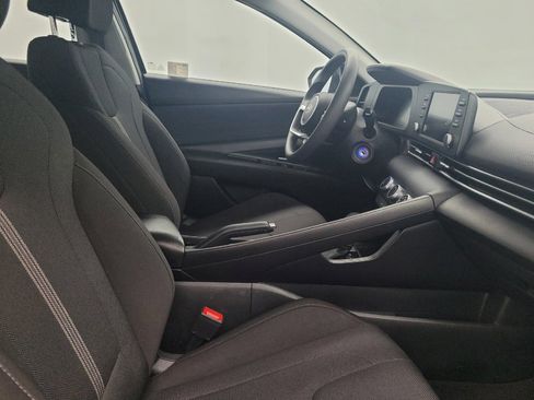 Used 2025 Hyundai Elantra SE FWD image 21