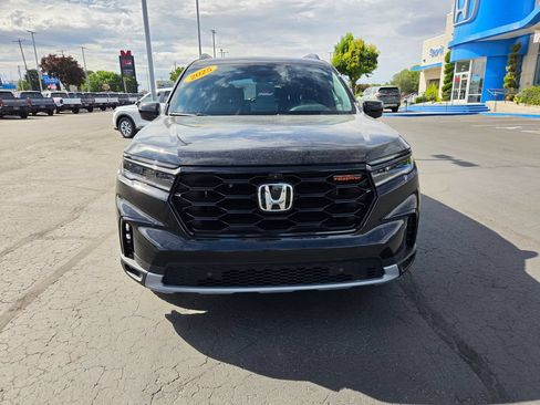 Used 2025 Honda Pilot TrailSport image 9
