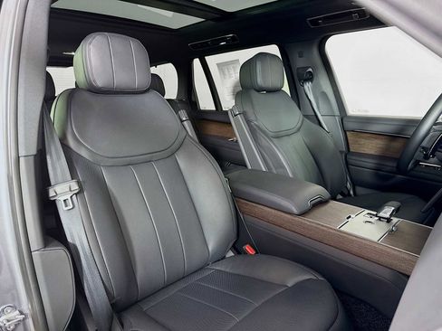 Used 2025 Land Rover Range Rover Long Wheelbase SE AWD/4WD image 29