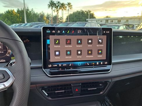 New 2026 Volkswagen Tiguan SE R-Line image 9