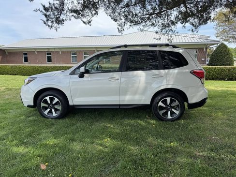 Used 2017 Subaru Forester 2.5i Premium w/ All-Weather Package AWD/4WD image 5