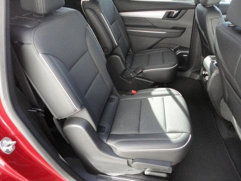 Used 2025 Buick Enclave Preferred image 18