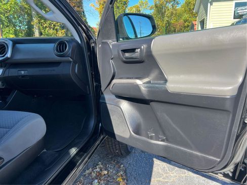 Used 2021 Toyota Tacoma SR image 17