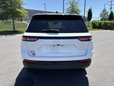 Certified 2024 Jeep Grand Cherokee Altitude AWD/4WD image 8