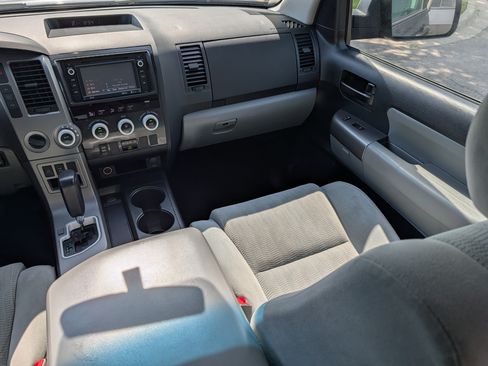 Used 2017 Toyota Sequoia SR5 AWD/4WD image 11