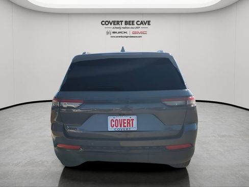 Used 2023 Jeep Grand Cherokee Altitude image 8