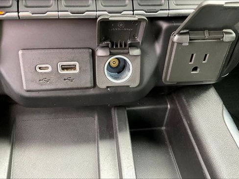 Used 2019 Chevrolet Silverado 1500 High Country w/ Technology Package AWD/4WD image 17