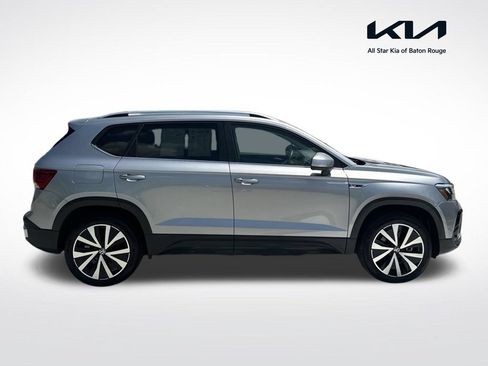Used 2024 Volkswagen Taos SE FWD image 1