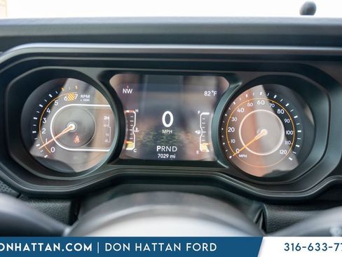 Used 2025 Jeep Wrangler Unlimited Rubicon w/ Convenience Group AWD/4WD image 7