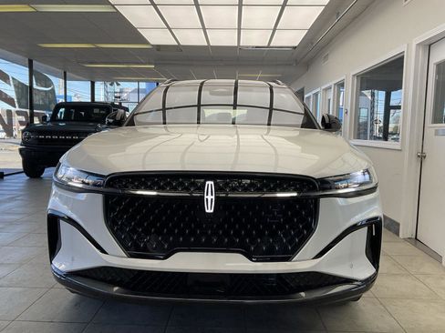 New 2024 Lincoln Nautilus Reserve w/ Jet Appearance Package (87T) image 2