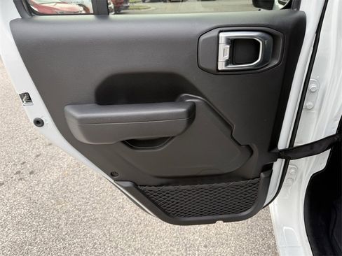 Used 2024 Jeep Gladiator Sport image 29