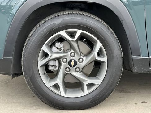Used 2025 Chevrolet Trax LT FWD image 35