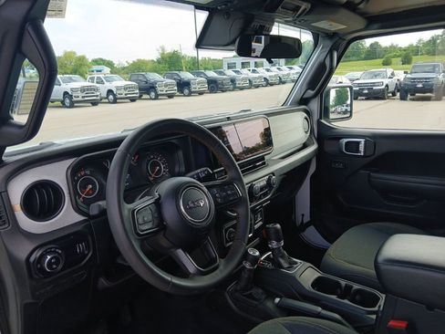 Used 2025 Jeep Gladiator Sport AWD/4WD image 30
