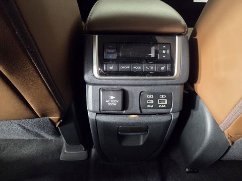 Used 2024 Subaru Ascent Touring AWD/4WD image 27