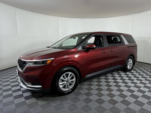 Used 2024 Kia Carnival LX image 2