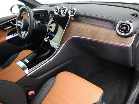 Certified 2025 Mercedes-Benz GLC 300 image 18