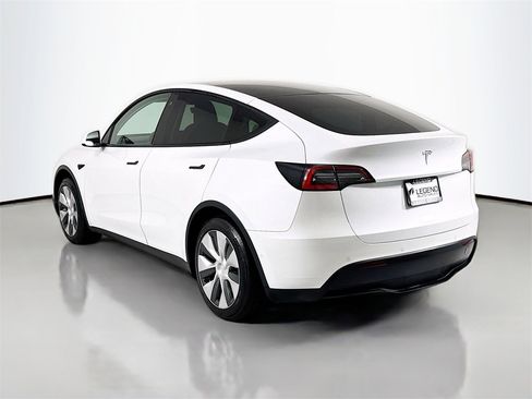 Used 2021 Tesla Model Y Standard Range image 9