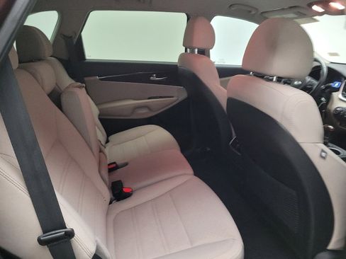 Used 2018 Kia Sorento FWD image 19