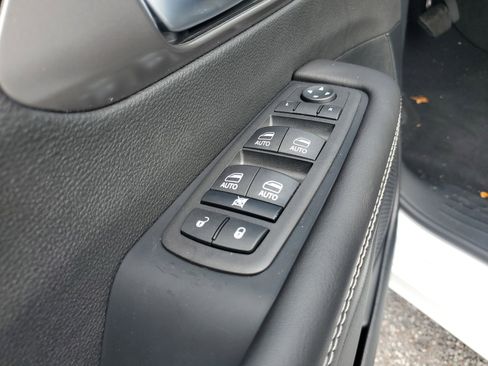 New 2026 Chrysler Pacifica Select image 8