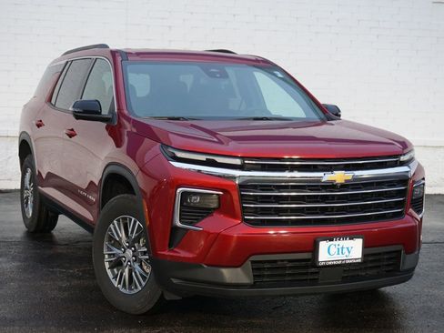Used 2025 Chevrolet Traverse LT w/ Driver Confidence Package FWD image 4