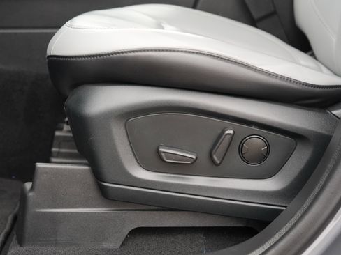 Used 2021 Ford Explorer XLT w/ Equipment Group 202A image 19