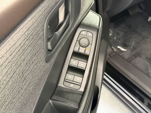 Used 2021 Nissan Rogue S AWD/4WD image 14