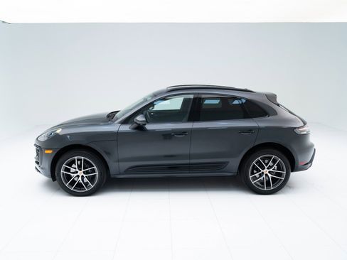 Certified 2025 Porsche Macan image 2
