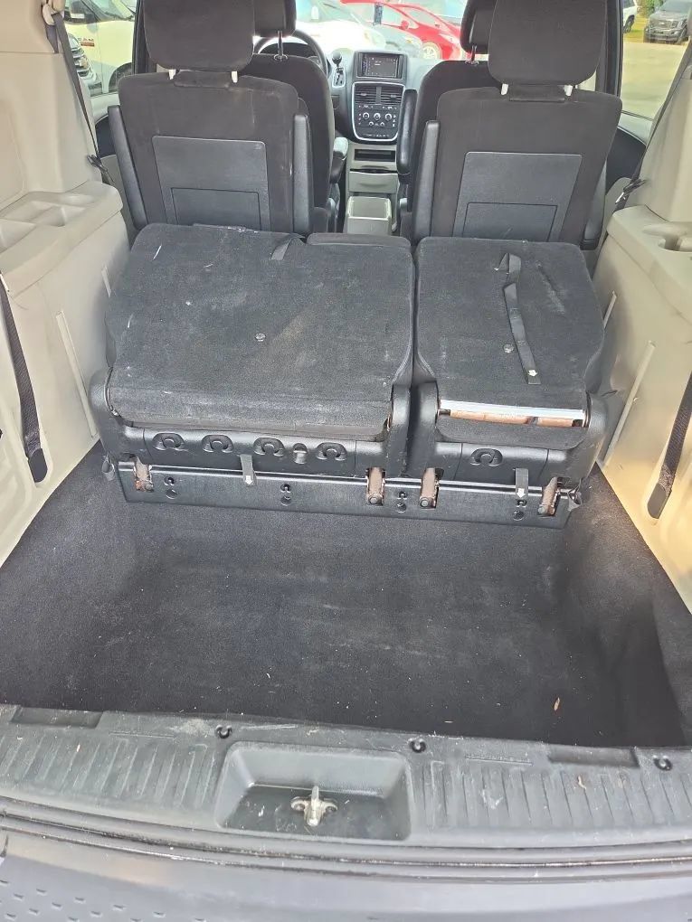 Used 2012 Dodge Grand Caravan SE FWD image 22
