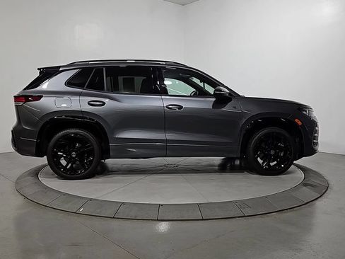Certified 2025 Volkswagen Tiguan SE R-Line AWD/4WD image 8