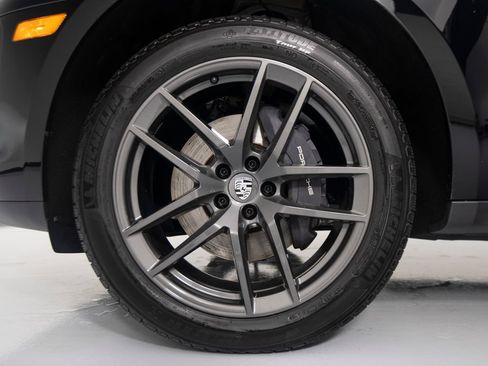 Certified 2026 Porsche Macan Turbo AWD/4WD image 15