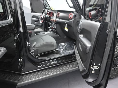 Used 2021 Jeep Gladiator Sport AWD/4WD image 14