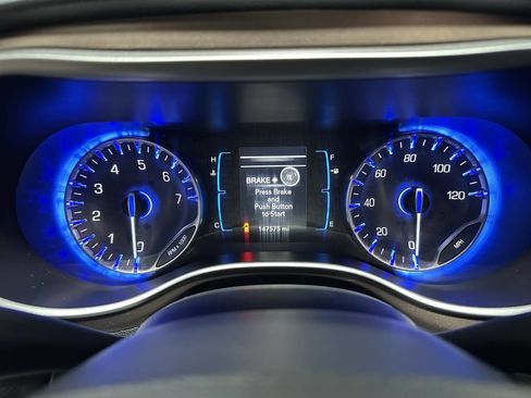 Used 2017 Chrysler Pacifica Touring-L image 21