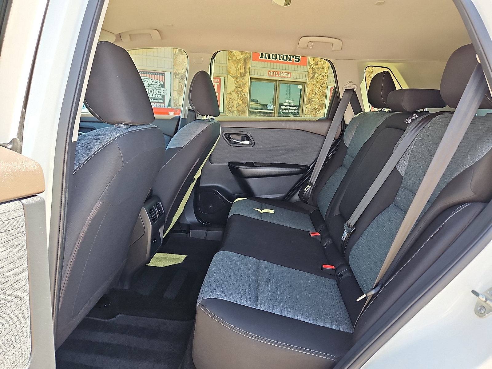 Used 2023 Nissan Rogue SV FWD image 9