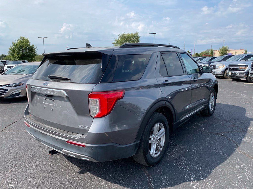 Used 2021 Ford Explorer XLT w/ Equipment Group 202A AWD/4WD image 8