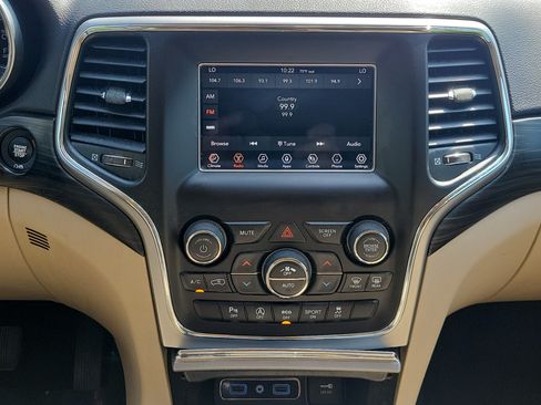 Used 2021 Jeep Grand Cherokee Laredo AWD/4WD image 25
