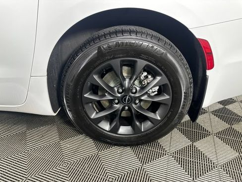 Certified 2021 Chrysler Pacifica Touring w/ Cold Weather Group AWD/4WD image 33