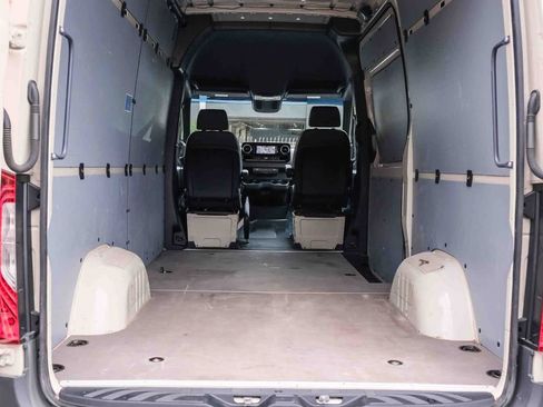 Used 2024 Mercedes-Benz Sprinter 2500 image 27