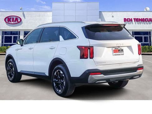 Used 2024 Kia Sorento S image 6