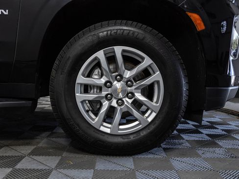 Used 2022 Chevrolet Suburban LT AWD/4WD image 48