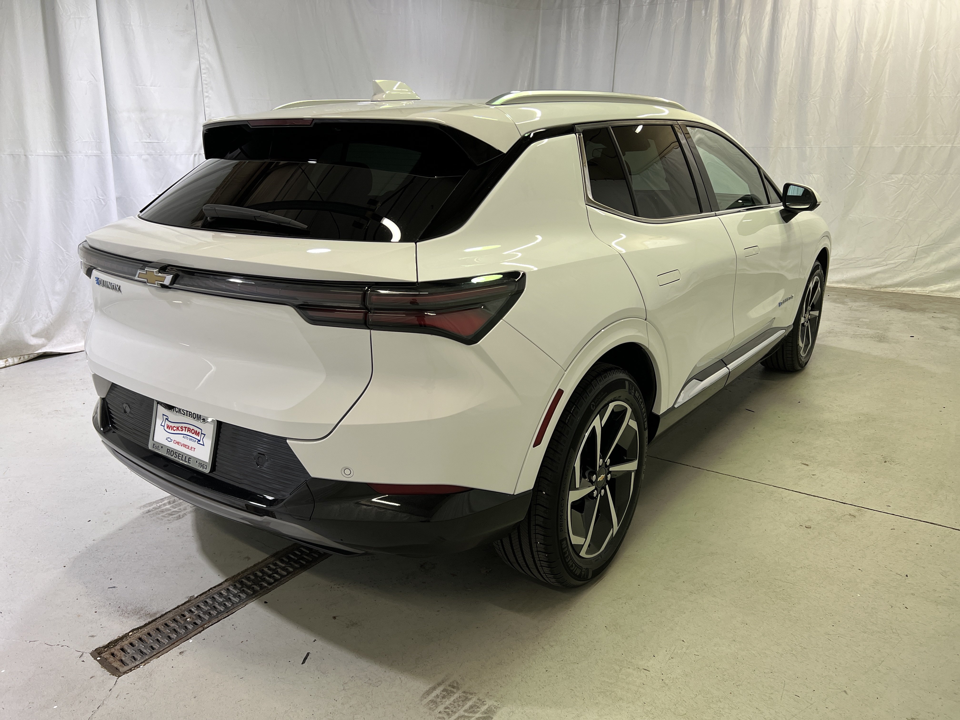 Certified 2024 Chevrolet Equinox EV LT FWD image 11
