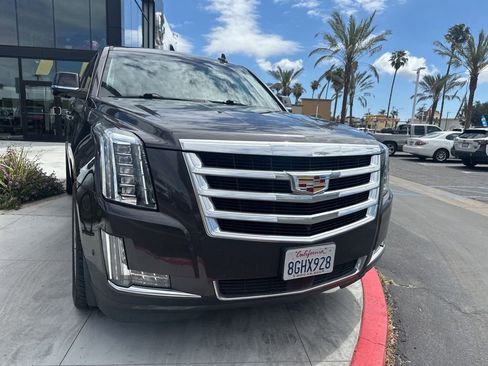 Used 2018 Cadillac Escalade ESV Premium Luxury image 29