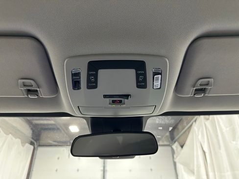 Used 2025 Toyota Sienna LE FWD image 42