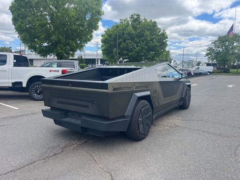 Used 2024 Tesla Cybertruck AWD Crew Cab image 4