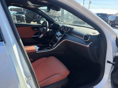 Used 2025 Mercedes-Benz C 300 4MATIC Sedan image 36